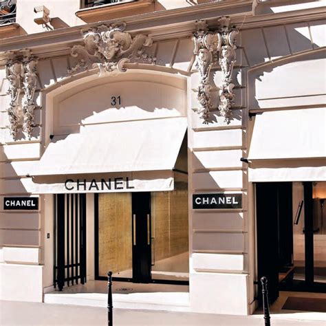 Chanel pioneers bonds